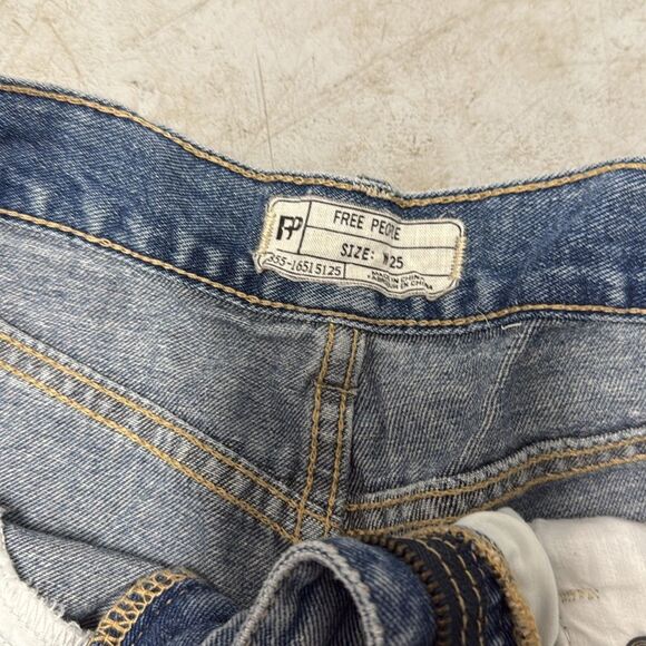 Free People Blue Jean Shorts with Lace Trim Size 25 - Picture 3 of 3